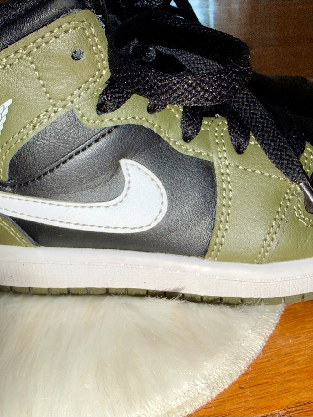 Nike Air Jordan 1 Mid Olive Black White Kids Size 13.5C - Picture 7 of 9